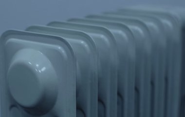 Навіщо українцям радять заливати батареї гарячою водою щомісяця: від чого цей трюк може вберегти