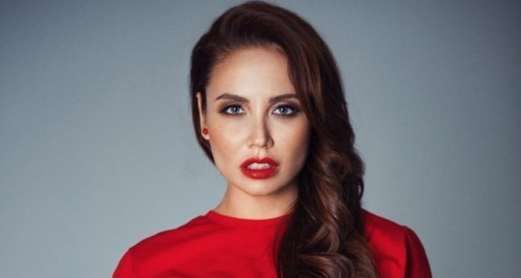 Ляйсан Утяшева показала, как готовит мужу еду