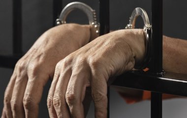 П'яний коп звільнив з-під варти 13 підозрюваних, щоб вони відсвяткували Новий рік: хто втік