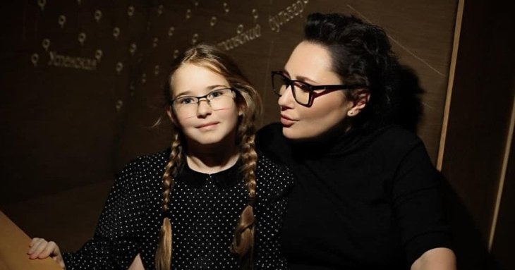 Олена Мозгова показала 11-річну доньку-красуню від Аксельрода і похизувалась її особливим талантом