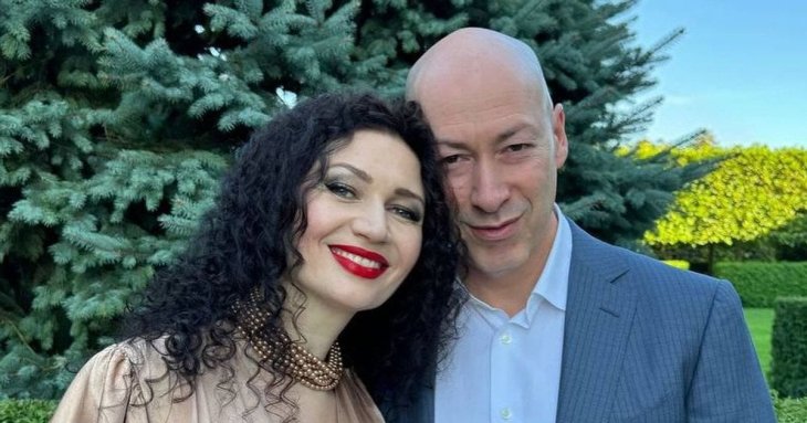 Дружина Гордона чесно зізналася, як ладить з його чотирма дітьми від інших жінок: