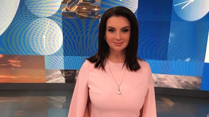 Екатерина Стриженова вышла на прогулку в голубом пальто