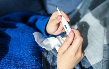 Дерматолог пояснила, чому рукавички взимку не врятують руки від почервоніння