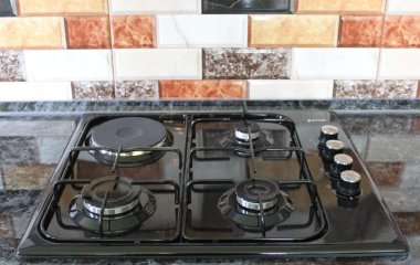 Кухня буде в ідеальному стані: як прибрати липкий масний наліт без агресивної хімії