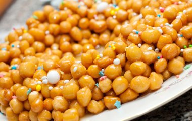 Струффоли: как приготовить традиционное рождественское лакомство из Неаполя