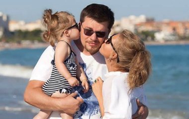 Кристина Асмус опубликовала фото мужа и дочери