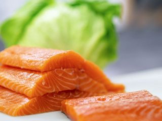 Яка риба краща — лосось чи скумбрія: де більше омега-3
