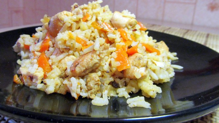 Как быстро и легко приготовить плов с курицей на сковороде?