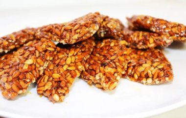 Как сделать хрустящие домашние козинаки: простой рецепт