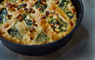 Картофельный пирог с соусом песто