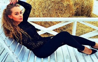 Яна Соломко опубликовала фото из детства