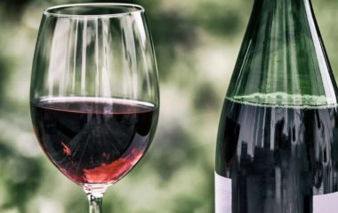 Медики назвали четыре способа, которыми вино может отнять у вас годы жизни