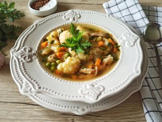 Куриный суп с зеленым горошком: рецепт полезного блюда