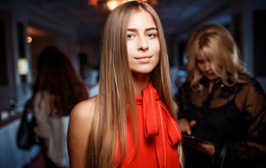 Внучка Софии Ротару похвасталась стройными ножками в черно-белом аутфите