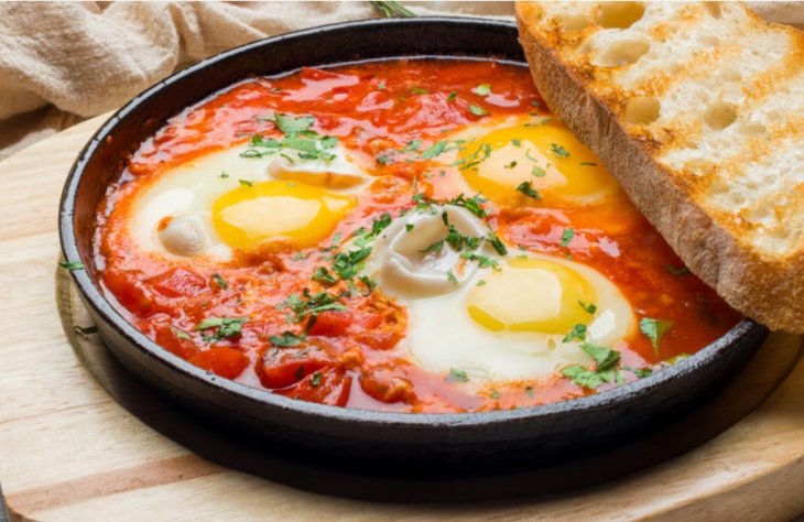 Сказочно восточный вкус: рецепт шакшуки с томатами