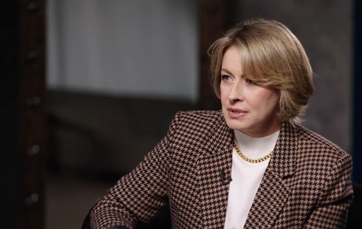 7-летней дочери Елены Кравец сделали операцию: звезда показала девочку в гипсе