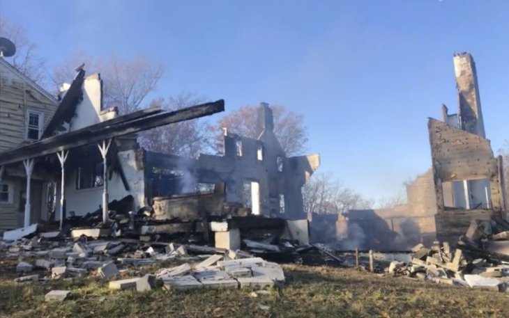 Американець спалив вщент будинок, щоб позбутися змій (відео)