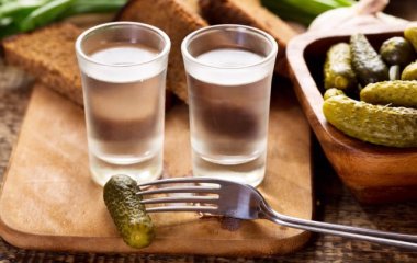 Лікарі розповіли, з якими продуктами не можна поєднувати алкоголь