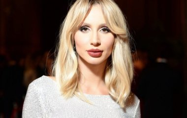 «Красотка!»: Светлана Лобода в полосатом купальнике покорила поклонников