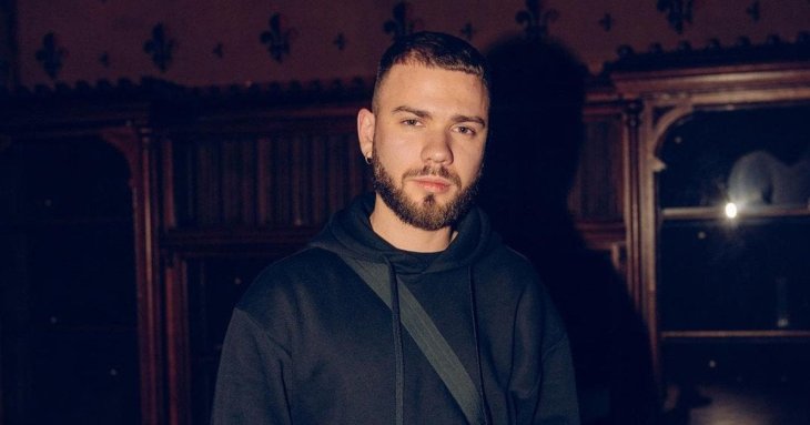 Відомий український співак заговорив про весілля з коханою після півтора року стосунків