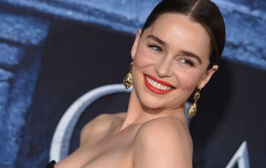 Не узнать: Эмилия Кларк показала безупречную фигуру