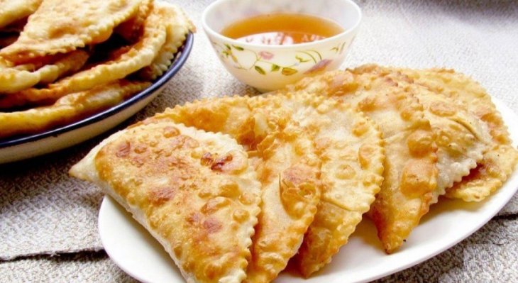 Как легко и быстро приготовить классические домашние чебуреки с мясом?