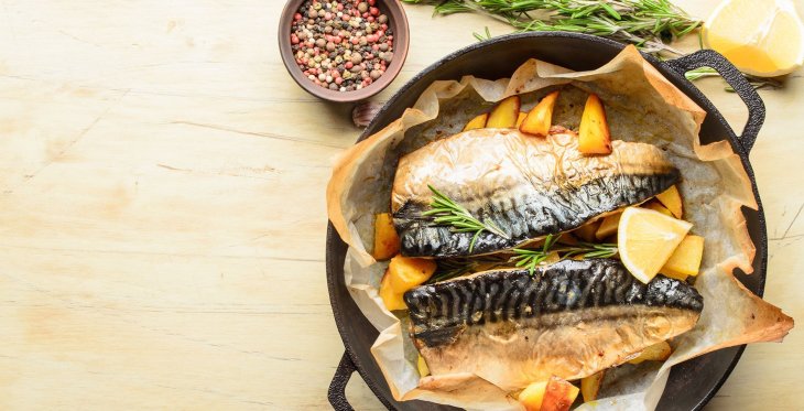 Рецепт скумбрії по-новому: як смачно та швидко запекти популярну рибу