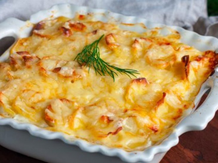 Быстрый рецепт картофельной запеканки под соусом. Так картошку вы еще не готовили