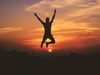 У якому віці люди найщасливіші та найздоровіші: названо точну цифру