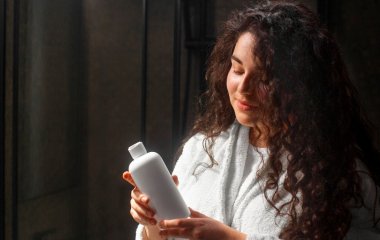 Додайте дрібку копійчаного продукту в шампунь — і волосся буде чистим та об’ємним до 5 днів