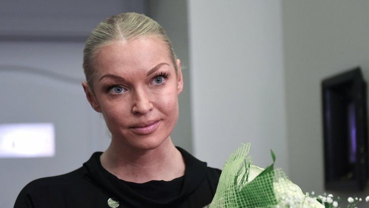 Анастасия Волочкова осваивает цирковое мастерство
