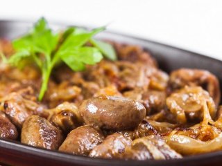 Будут таять во рту: так куриные сердечки вы еще не готовили