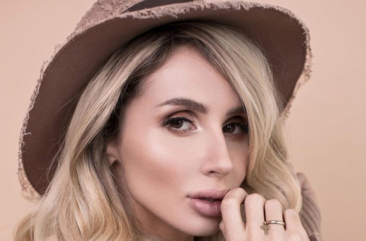 Светлана Лобода похвасталась фигурой во время отдыха в Греции