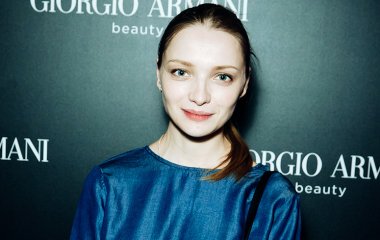 Екатерина Вилкова показала, как сын отдыхает на даче