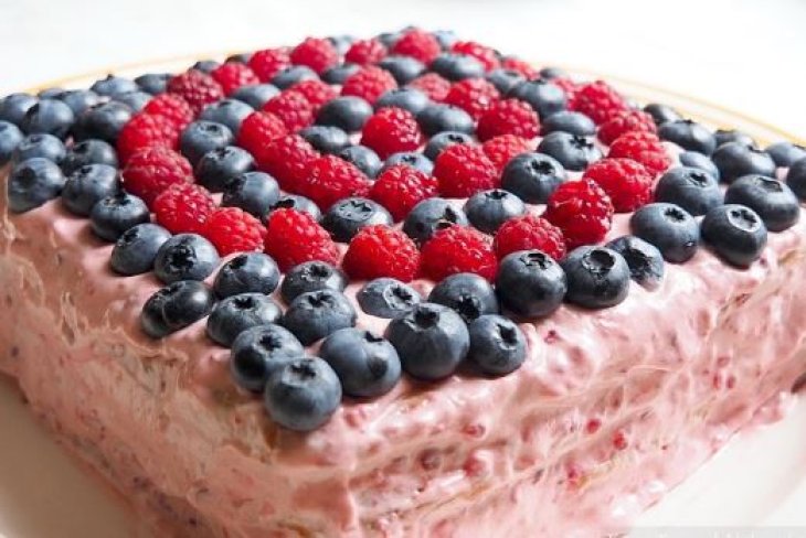 Праздничный ягодный торт