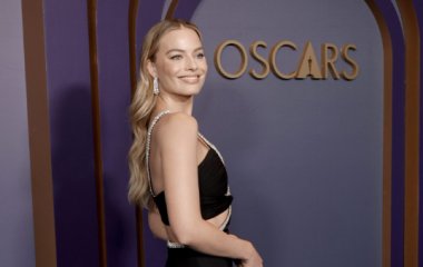 Больше не в розовом: Марго Робби предстала в эффектном черном платье