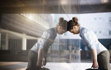 Сезонная депрессия: причины и способы борьбы