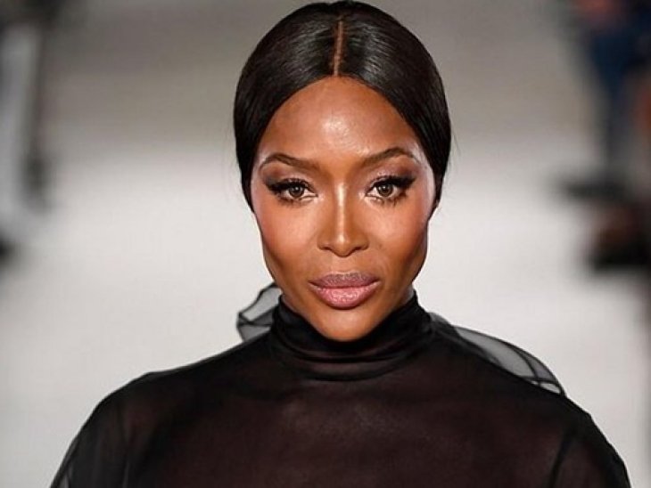 Наоми Кэмпбелл поделилась фото с празднования своего 50-летия