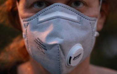 Лікар пояснив, чи маски допоможуть від смогу