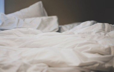 Невролог розповіла, як вибрати правильну подушку для сну