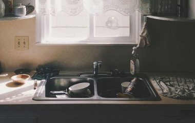 Ось що категорично заборонено виливати в раковину: можна пошкодити труби