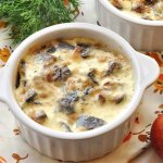 Вкусное гуцульское блюдо: готовим грибы с брынзой в горшочке