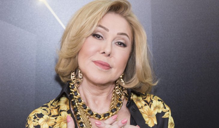 «А ваша бабушка такое носит?»: 67-летняя Успенская выложила фото в откровенном корсете 