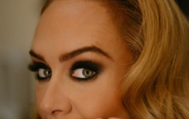 Адель готовится запустить свой косметический бренд
