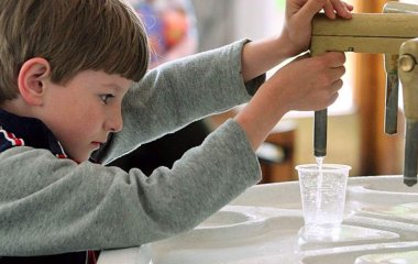 Лікар назвав наслідки дефіциту води в організмі