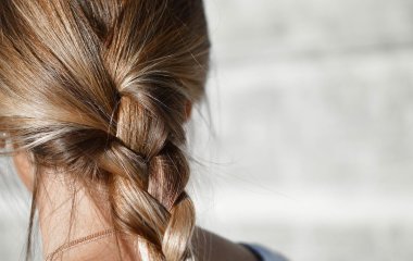 Як зупинити старіння волосся і надати їм еластичність
