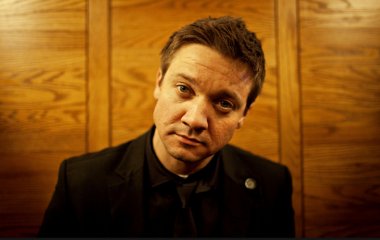 Джереми Реннер рассказал о необычном лакомстве его мамы