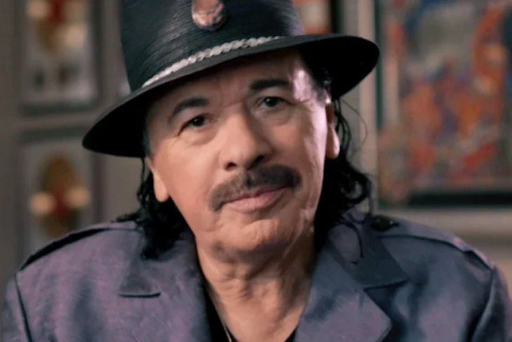 74-летний Карлос Сантана потерял сознание на сцене