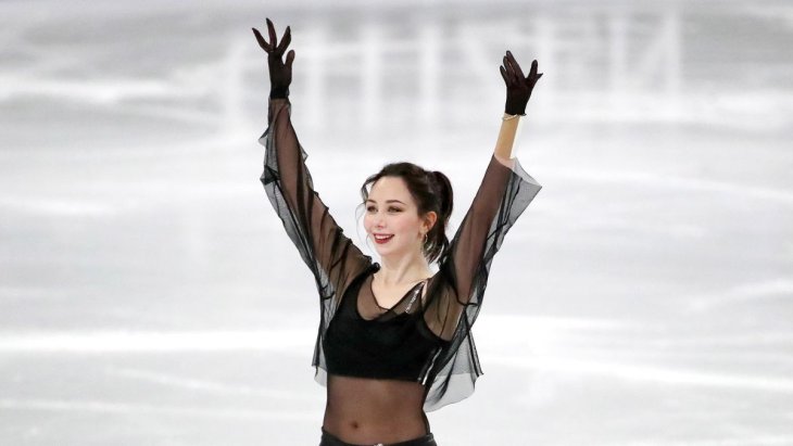 Мокрая Туктамышева выставила напоказ грудь