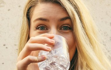 Вже не 2 літри: лікарі розповіли, який об’єм води потрібно випивати на день для здоров’я